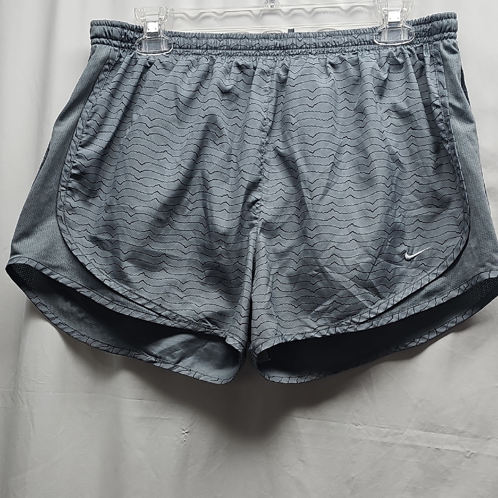 Nike Light Gray Wave-Print Athletic Shorts